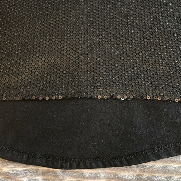 Sequined front tank top; 24.5” long, back is 3.75” longer. Poly/nylon/spandex - Picture 5 of 6